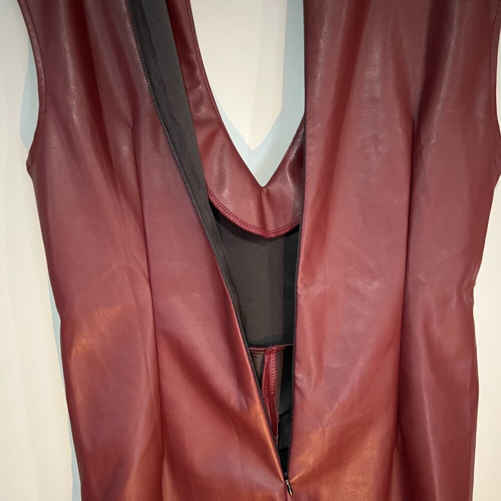 Elegant Burgundy Sleeveless Dress - Picture 5 of 9